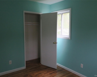 1703 Manatuck Boulevard - Photo Thumbnail 8