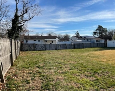 1703 Manatuck Boulevard - Photo Thumbnail 17