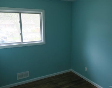 1703 Manatuck Boulevard - Photo Thumbnail 7