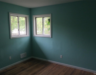 1703 Manatuck Boulevard - Photo Thumbnail 10