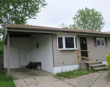1703 Manatuck Boulevard - Photo Thumbnail 1