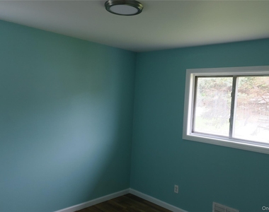 1703 Manatuck Boulevard - Photo Thumbnail 9