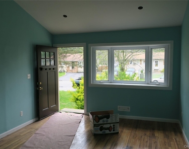 1703 Manatuck Boulevard - Photo Thumbnail 3