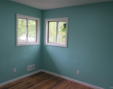 1703 Manatuck Boulevard - Photo Thumbnail 12
