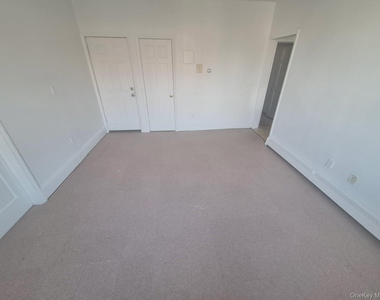 10104 32nd Avenue - Photo Thumbnail 2