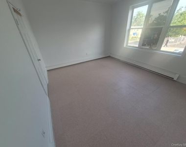 10104 32nd Avenue - Photo Thumbnail 4