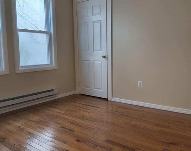 41 Scudder Avenue - Photo Thumbnail 4
