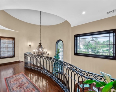 81 Montgomery Boulevard - Photo Thumbnail 10