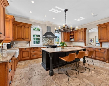 81 Montgomery Boulevard - Photo Thumbnail 5