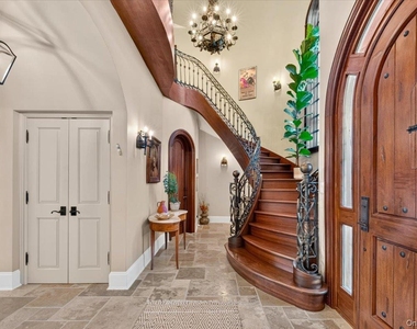 81 Montgomery Boulevard - Photo Thumbnail 3