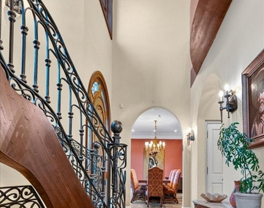 81 Montgomery Boulevard - Photo Thumbnail 8