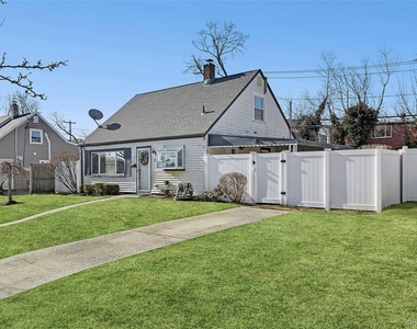 22 Shelter Lane - Photo Thumbnail 13