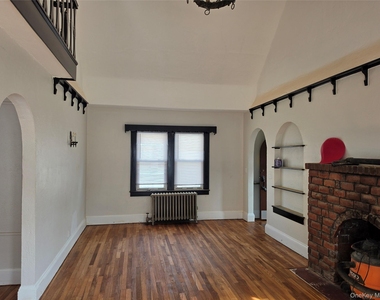 987 Wallace Avenue - Photo Thumbnail 3