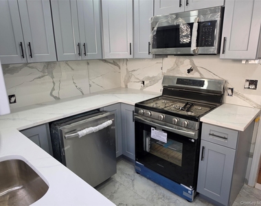 987 Wallace Avenue - Photo Thumbnail 6