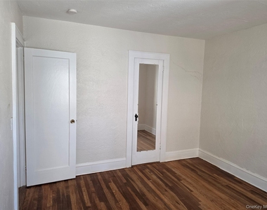 987 Wallace Avenue - Photo Thumbnail 11
