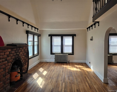 987 Wallace Avenue - Photo Thumbnail 2