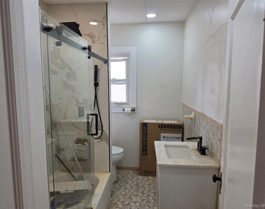 987 Wallace Avenue - Photo Thumbnail 7