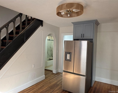 987 Wallace Avenue - Photo Thumbnail 4