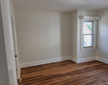 987 Wallace Avenue - Photo Thumbnail 9