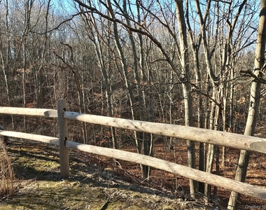 974 Skyline Drive - Photo Thumbnail 8