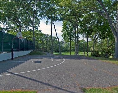 974 Skyline Drive - Photo Thumbnail 16