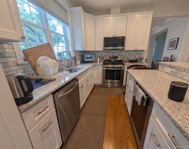 101 West Street - Photo Thumbnail 4
