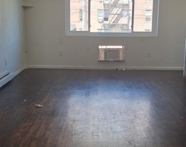2933 Beach Channel Drive - Photo Thumbnail 5