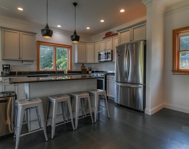 81 Nicoll Street - Photo Thumbnail 11