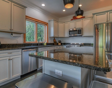 81 Nicoll Street - Photo Thumbnail 15