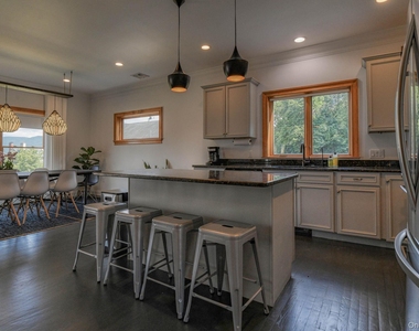 81 Nicoll Street - Photo Thumbnail 12