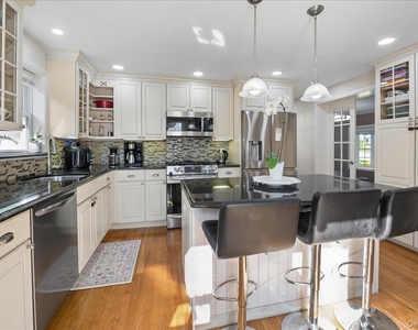 5 Quintard Drive - Photo Thumbnail 3