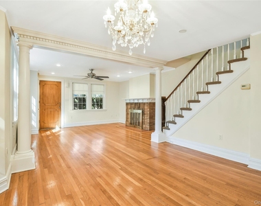 806 Pelhamdale Avenue - Photo Thumbnail 5