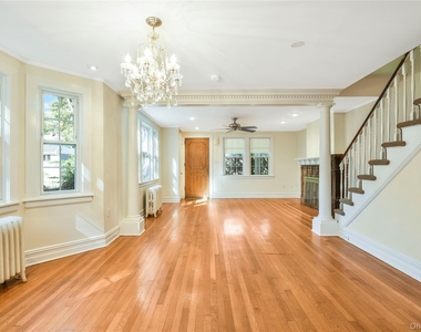 806 Pelhamdale Avenue - Photo Thumbnail 6