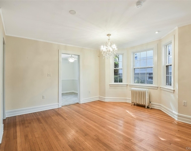 806 Pelhamdale Avenue - Photo Thumbnail 7