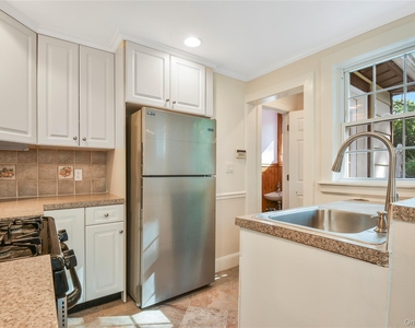806 Pelhamdale Avenue - Photo Thumbnail 11