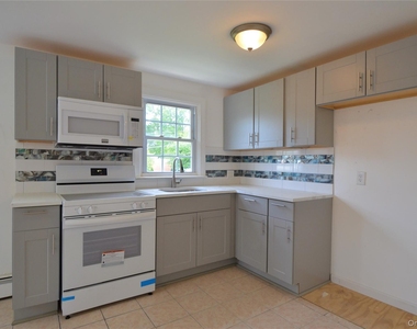 771 Maple Place - Photo Thumbnail 2
