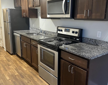 733 Broadway - Photo Thumbnail 3