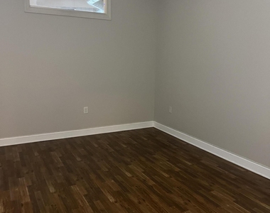 733 Broadway - Photo Thumbnail 5
