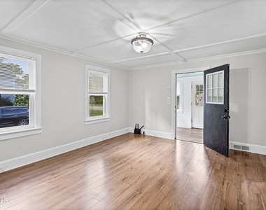 4 Congress Avenue - Photo Thumbnail 7