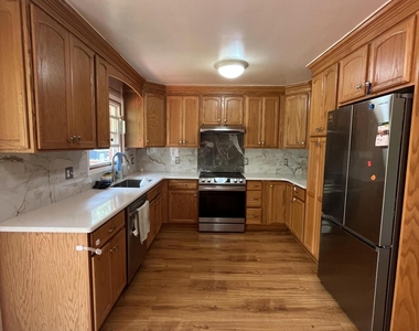 180 Marshall Avenue - Photo Thumbnail 11