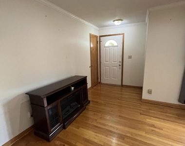 180 Marshall Avenue - Photo Thumbnail 4
