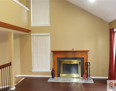 3443 Bloomingdale Drive - Photo Thumbnail 8