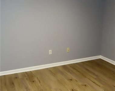 3443 Bloomingdale Drive - Photo Thumbnail 10