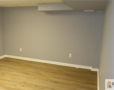 3443 Bloomingdale Drive - Photo Thumbnail 9