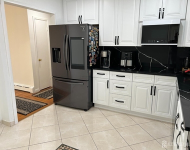 1471 Thomas Avenue - Photo Thumbnail 4