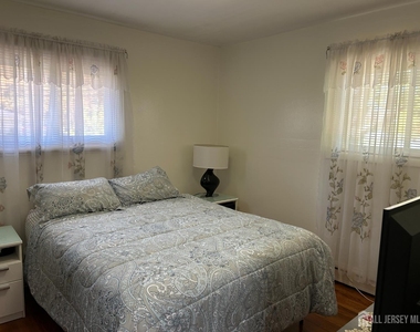 1471 Thomas Avenue - Photo Thumbnail 6