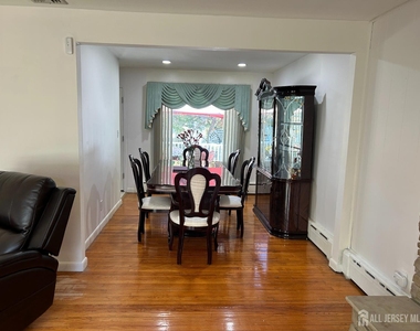 1471 Thomas Avenue - Photo Thumbnail 3