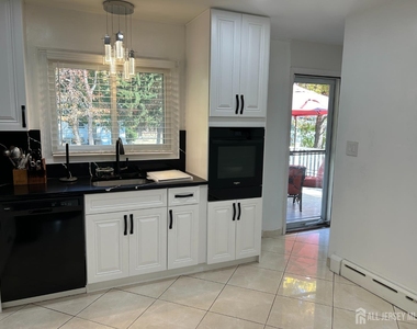 1471 Thomas Avenue - Photo Thumbnail 5