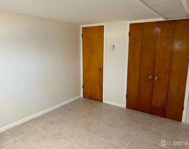 1471 Thomas Avenue - Photo Thumbnail 14