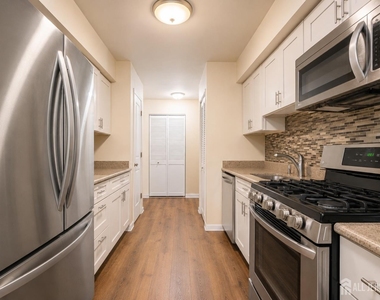201 Edison Glen Terrace - Photo Thumbnail 5